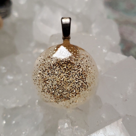 🌞 3 for $30 Honey Bee resin set - Picture 4 of 4